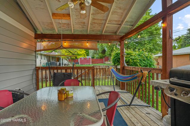 S 209 39th Ave, Yakima, WA 98902