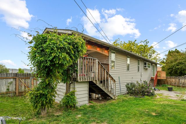 S 209 39th Ave, Yakima, WA 98902