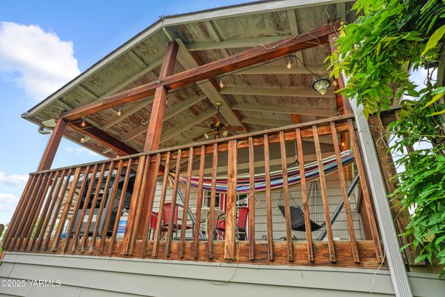 S 209 39th Ave, Yakima, WA 98902
