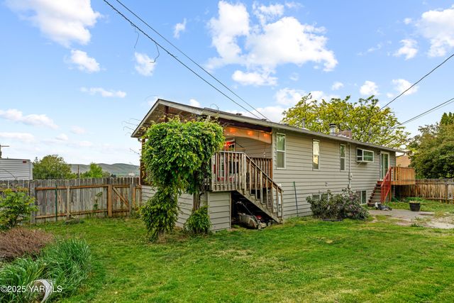 S 209 39th Ave, Yakima, WA 98902