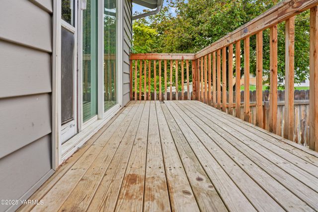 S 209 39th Ave, Yakima, WA 98902