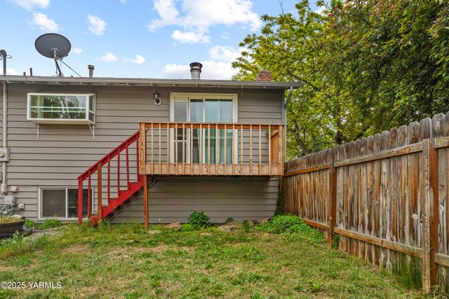 S 209 39th Ave, Yakima, WA 98902