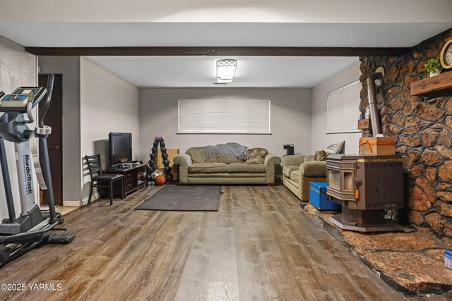 S 209 39th Ave, Yakima, WA 98902