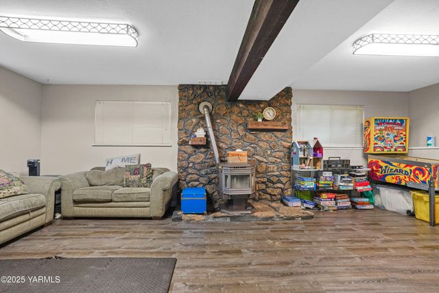 S 209 39th Ave, Yakima, WA 98902