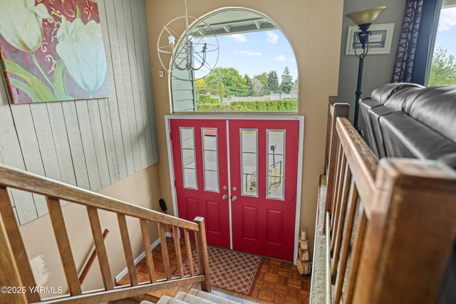 S 209 39th Ave, Yakima, WA 98902