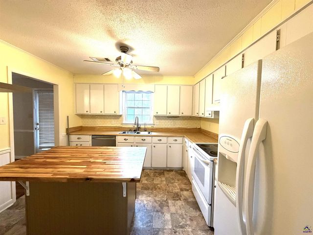 102 Ridge Circle North, Perry, GA 31069