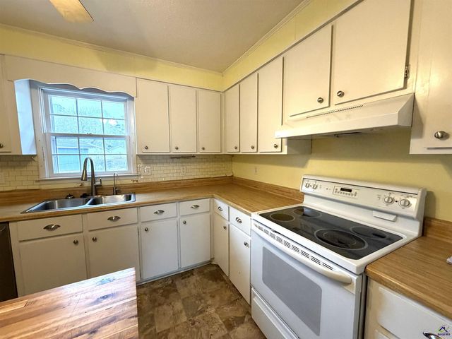 102 Ridge Circle North, Perry, GA 31069