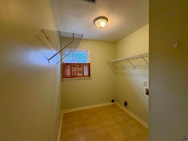 102 Ridge Circle North, Perry, GA 31069