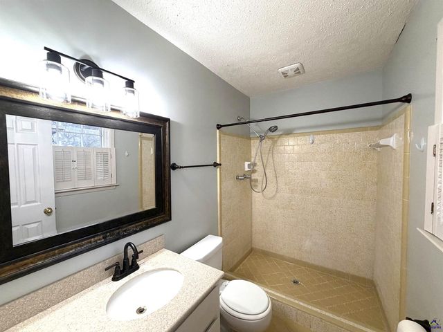 102 Ridge Circle North, Perry, GA 31069