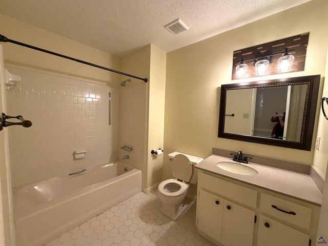 102 Ridge Circle North, Perry, GA 31069