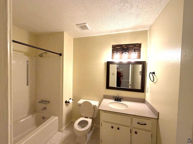 102 Ridge Circle North, Perry, GA 31069