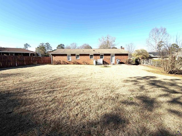 102 Ridge Circle North, Perry, GA 31069