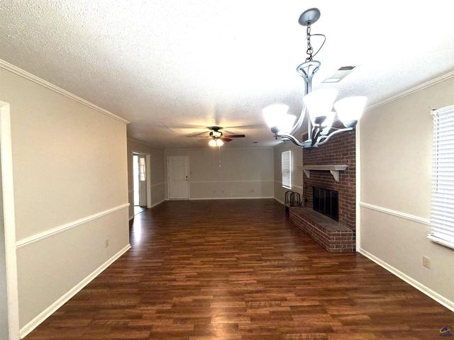 102 Ridge Circle North, Perry, GA 31069