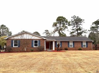 102 Ridge Circle North, Perry, GA 31069