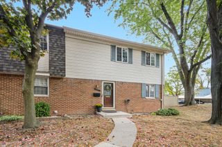 889 Kirts Boulevard, Troy, MI 48084