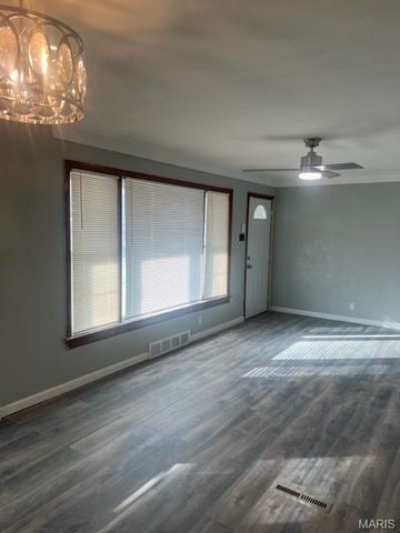 6144 Evergreen Boulevard, Berkeley, MO 63134