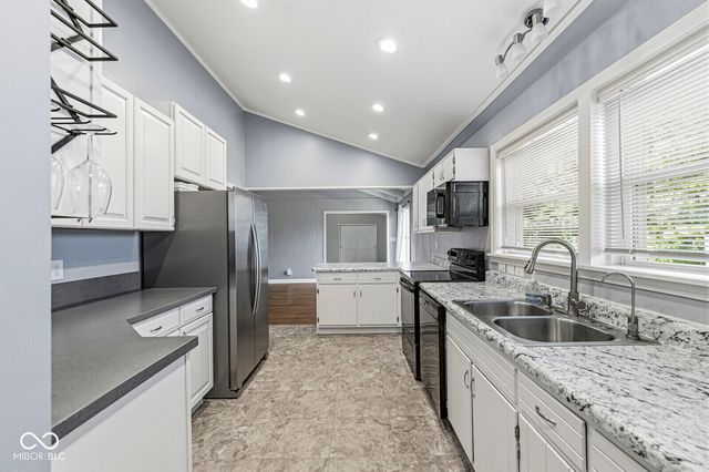 8155 N Richardt Avenue, Indianapolis, IN 46256