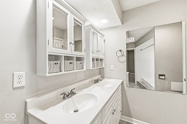 8155 N Richardt Avenue, Indianapolis, IN 46256