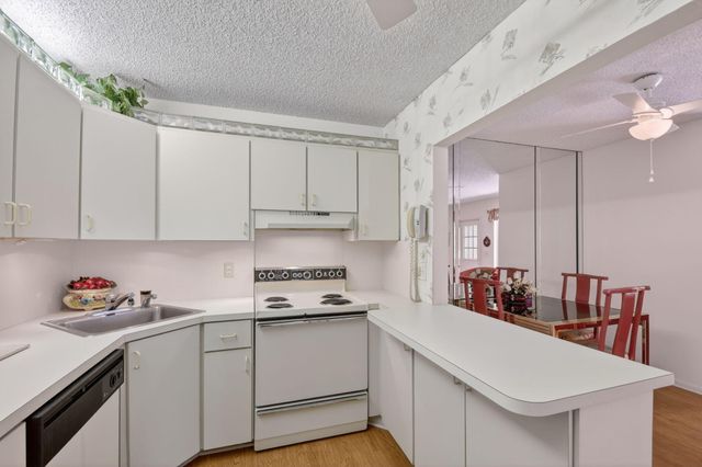 228 Pine Hov Circle C-1, Greenacres, FL 33463