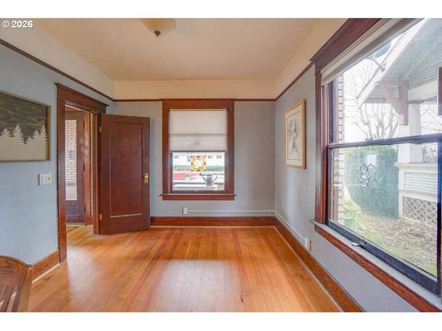 933 Ne 3RD Ave, Camas, WA 98607