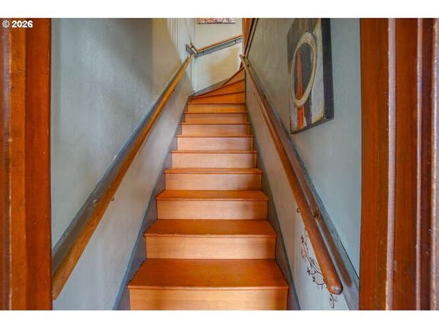 933 Ne 3RD Ave, Camas, WA 98607