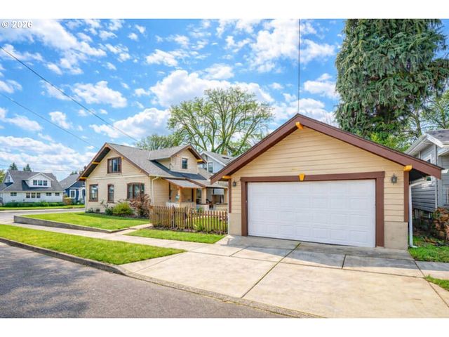 933 Ne 3RD Ave, Camas, WA 98607