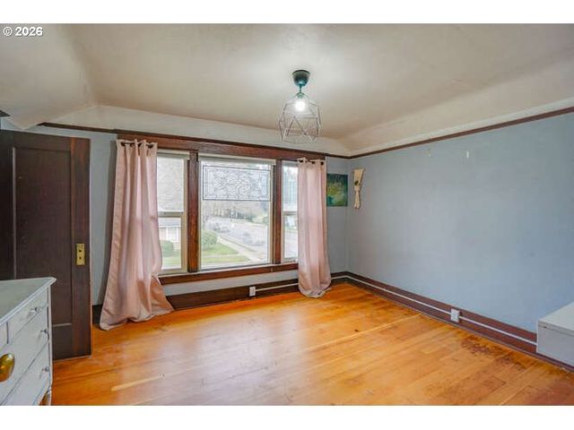 933 Ne 3RD Ave, Camas, WA 98607