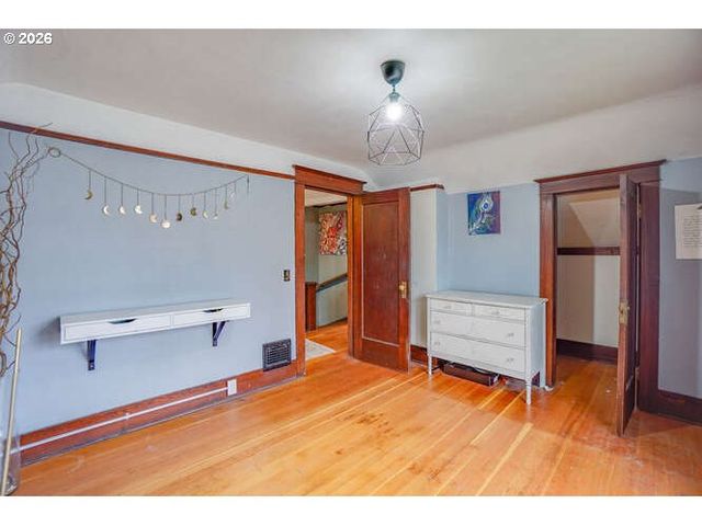 933 Ne 3RD Ave, Camas, WA 98607