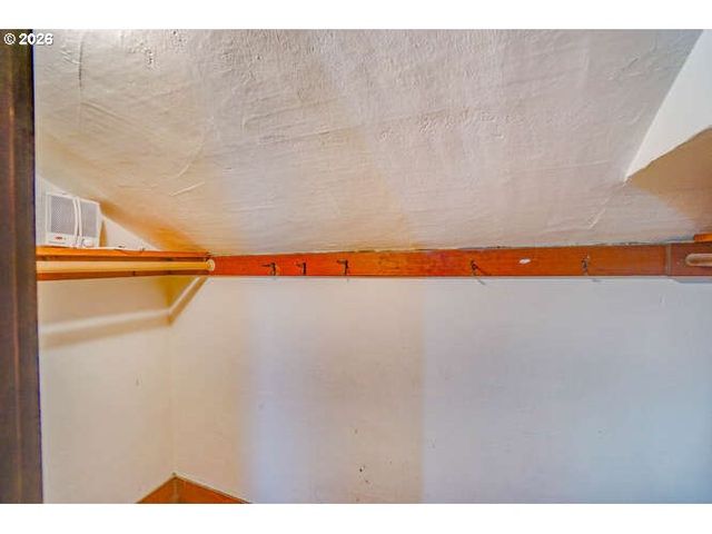 933 Ne 3RD Ave, Camas, WA 98607