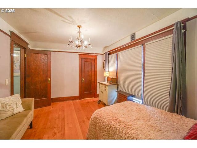 933 Ne 3RD Ave, Camas, WA 98607