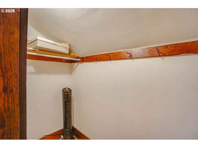 933 Ne 3RD Ave, Camas, WA 98607