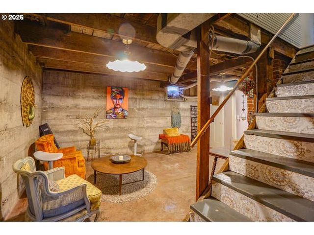 933 Ne 3RD Ave, Camas, WA 98607