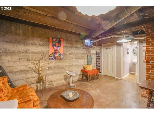 933 Ne 3RD Ave, Camas, WA 98607