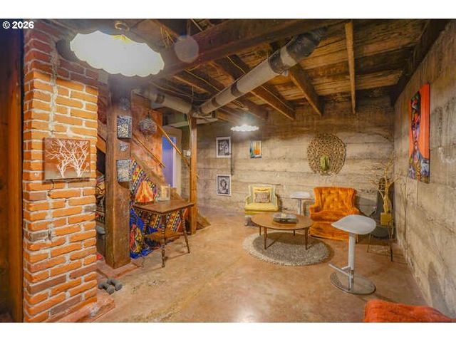 933 Ne 3RD Ave, Camas, WA 98607