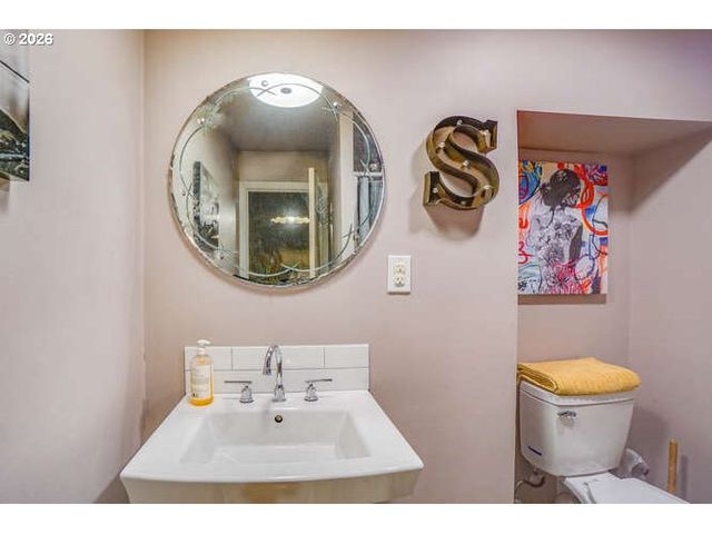 933 Ne 3RD Ave, Camas, WA 98607