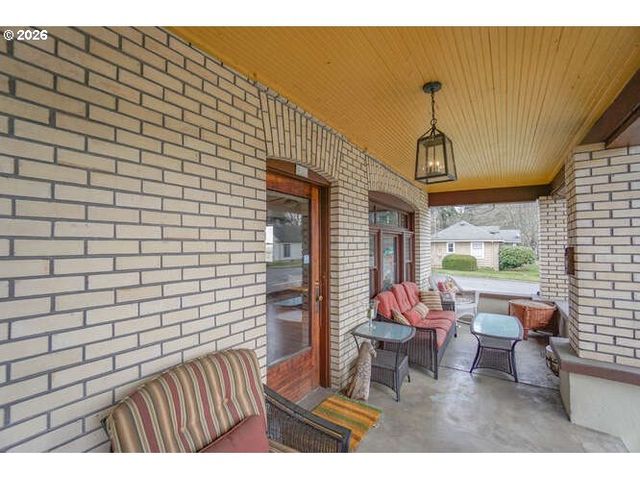 933 Ne 3RD Ave, Camas, WA 98607