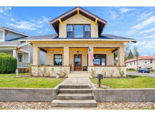 933 Ne 3RD Ave, Camas, WA 98607