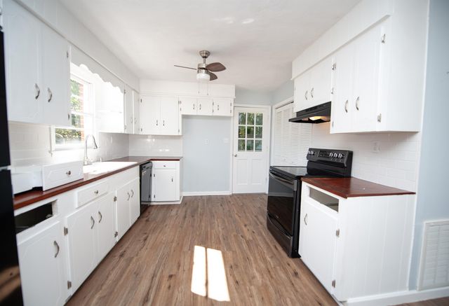 157 Sunset Drive, Cowpens, SC 29330