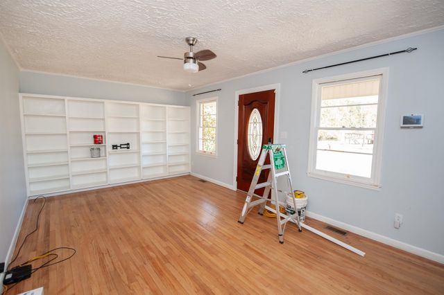 157 Sunset Drive, Cowpens, SC 29330
