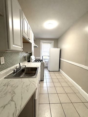 15 Huss Ct 205, Lynn, MA 01905