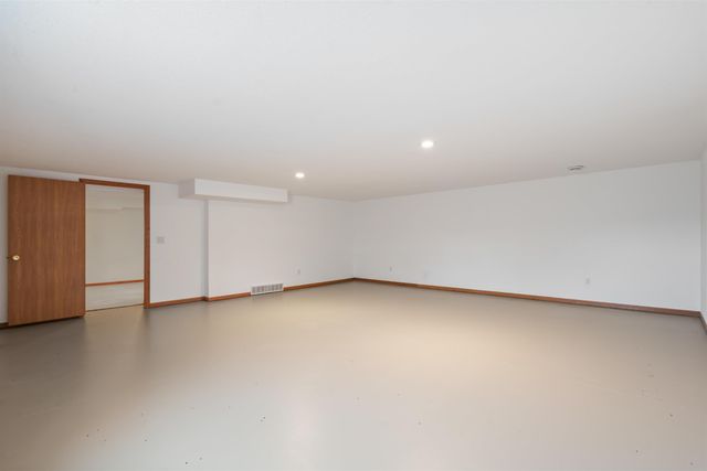 5141 25th Ave, Brandon, IA 52210