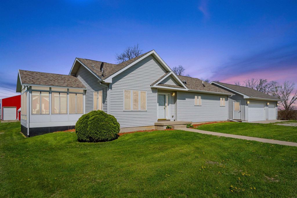 5141 25th Ave, Brandon, IA 52210