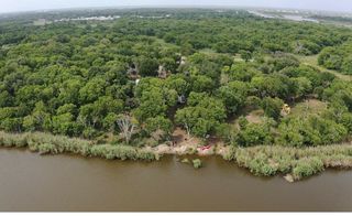 2225 Johnson Drive, Oyster Creek, TX 77541