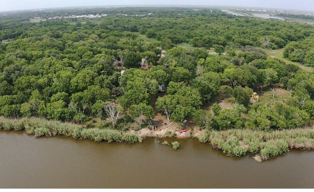 2225 Johnson Drive, Oyster Creek, TX 77541
