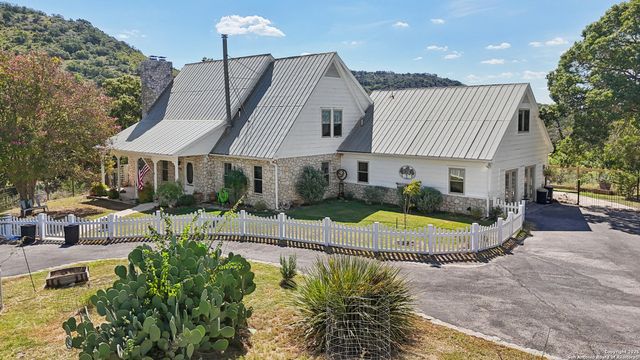 4380 Bear Springs, Pipe Creek, TX 78063