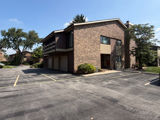 1 W Stonebridge Court 1C, Palos Hills, IL 60465