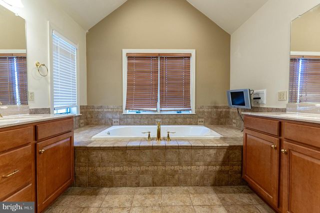 49 CREST BLVD, Easton, PA 18045