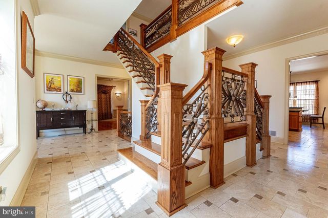49 CREST BLVD, Easton, PA 18045