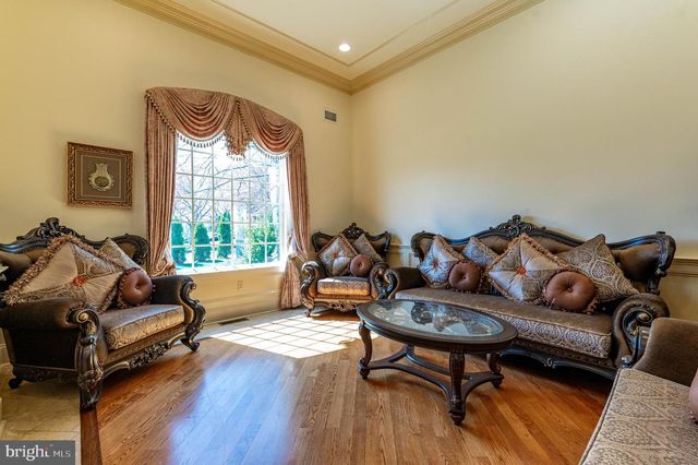 49 CREST BLVD, Easton, PA 18045