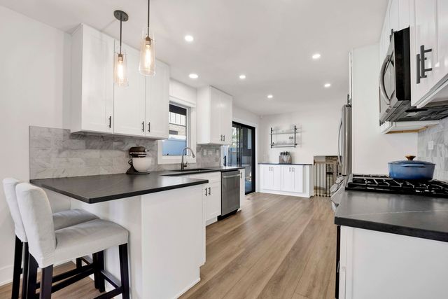 5731 Doe Circle, Westmont, IL 60559